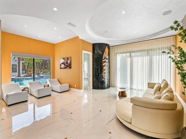 Luxurious 8-Bedroom Vacation Home in Orlando - Private Pool & Resort Amenities